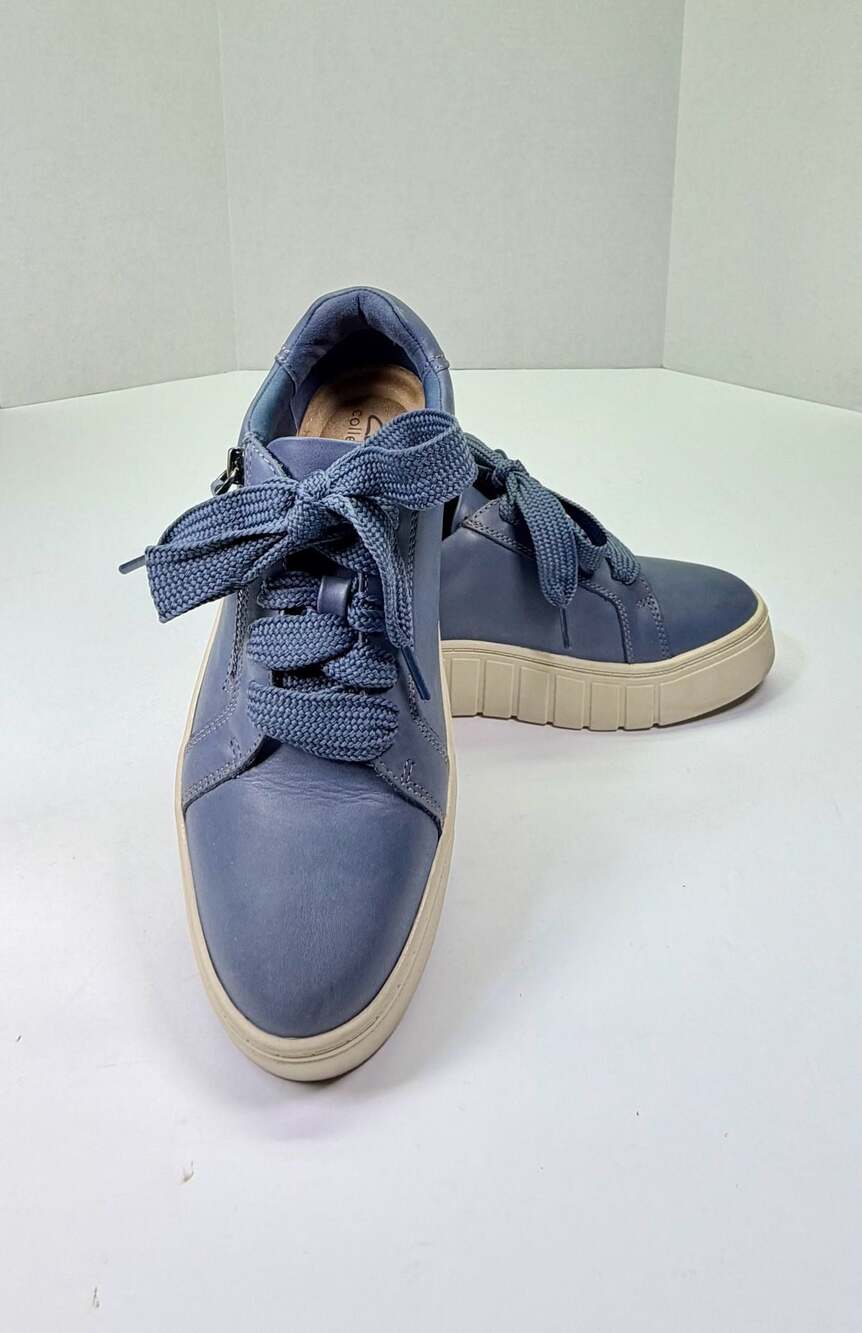 Clarks Collection Mykah Joy Leather Sneakers in Blue Women’s Size 7.5